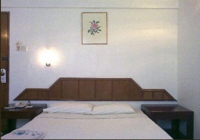 Palace Inn Miri Room photo